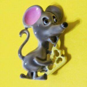 Vintage Gerrys brooch Gray enamel mouse with cheese